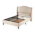 **Hoesbed met gestoffeerde hoofdbord en lattenbodem**